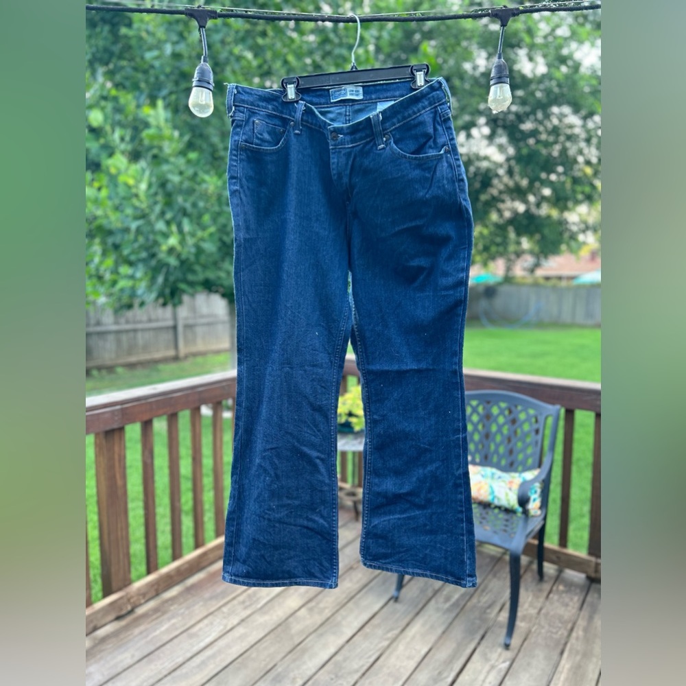 Levi’s SIGNATURE bootcut 18 Missus.  Rise 11” so more mid-rise.